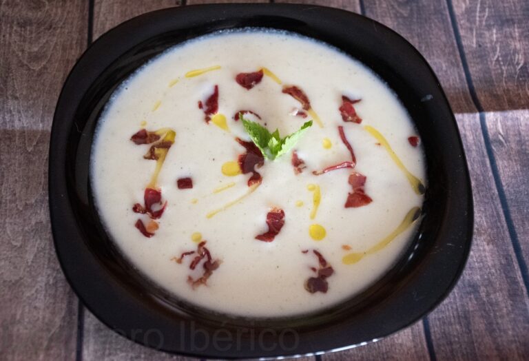 Sopa Fría de melón con jamón
