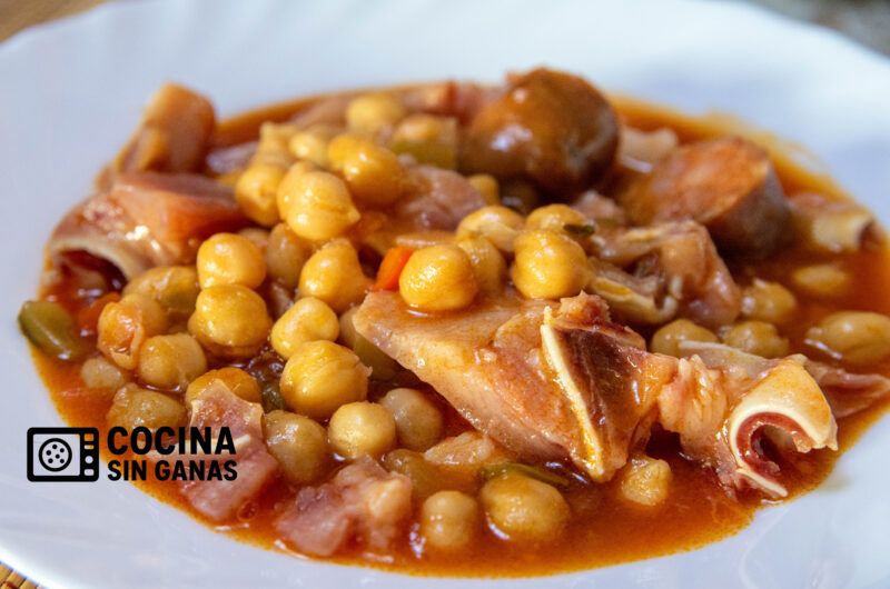 Garbanzos con oreja y chorizo